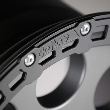 Preview: Delta 4x4 Anfahrschutzring RUGGED für Renault Master Klassik B Felge 18 Zoll schwarz mit Schrauben Aluring