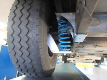 Preview: Für Knaus Wohnmobil mit AL-KO AMC Tandemachse unter Chassis MAD Zusatzfedern HA