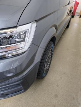 Allterrain Felge 8,5x18 MAN TGE SY SZ stone mit Anfahrschutzring Offroad 18 Zoll AT1 HD Twin-Monotube Projekt