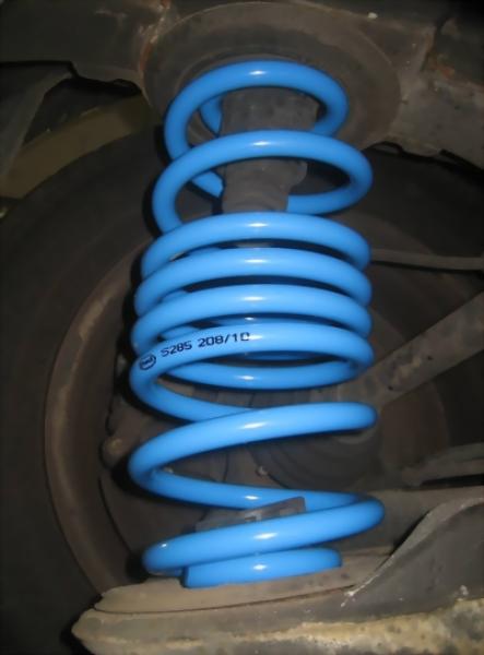 MAD Verstärkte Federn Höherlegungsfedern Mercedes Vito Viano W639 Verstärkungsfedern HA HV-098068