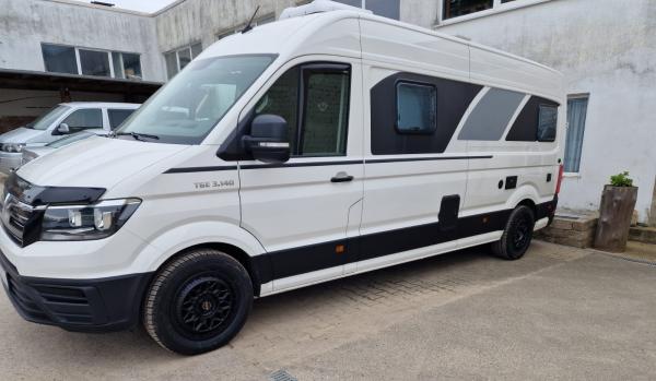 Conti VanContact Camper Komplettrad mit 255/55 18 auf Fondmetal Bluster Felge schwarz