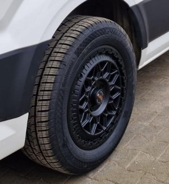Conti VanContact Camper Komplettrad für Sprinter 910 mit 255/55 18 auf Fondmetal Felge schwarz