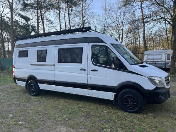 Conti VanContact Camper Komplettrad für Sprinter 910 mit 255/55 18 auf Fondmetal Felge schwarz