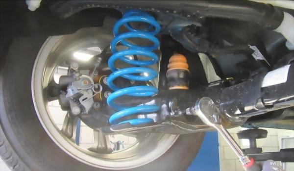 für Opel Crossland X P7 MAD verstärkte Höherlegungsfedern 20mm HA HV-133308