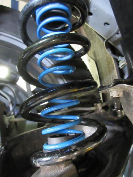 für Logan III DJF MAD Zusatzfedern Höherlegung Verstärkung der Serienfeder HA