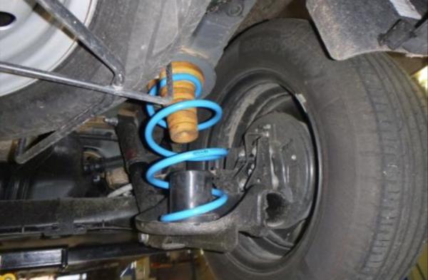 für Kangoo RFK MAD Verstärkte Federn Höherlegungsfedern Heavy Duty HA -146188