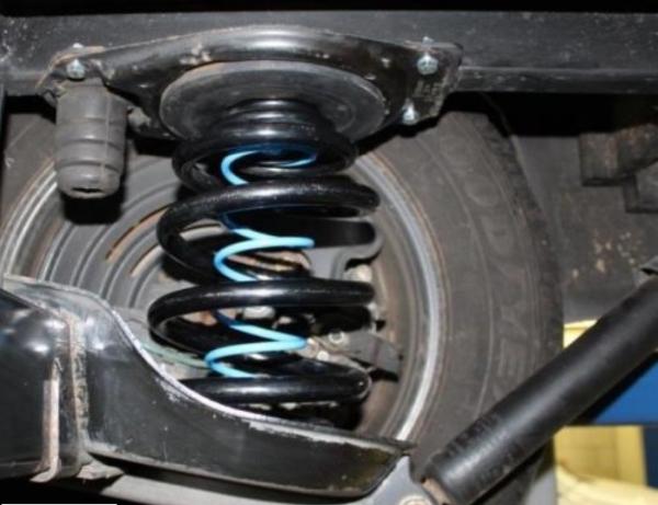 Opel Vivaro A E7 F7 J7 MAD Zusatzfedern Verstärkung der Serienfeder HA HV-148035