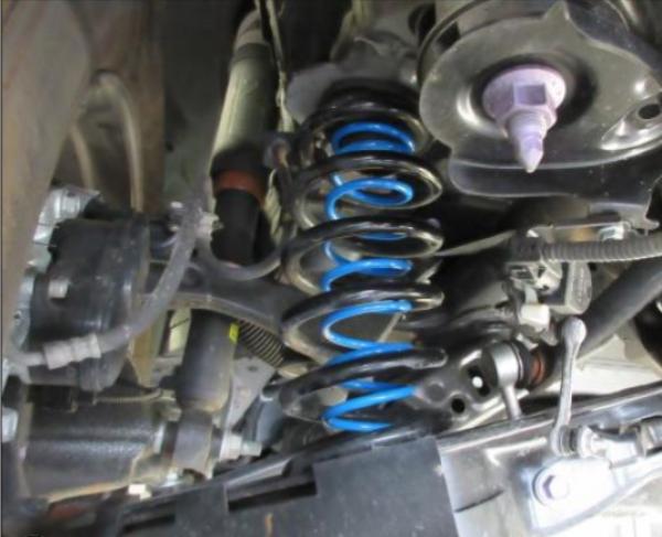 für Toyota RAV4 A5 MAD Zusatzfedern Verstärkung der Serienfeder Höherlegung 20mm