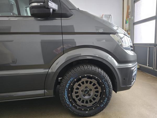 Allterrain Felge 8,5x18 MAN TGE SY SZ stone mit Anfahrschutzring Offroad 18 Zoll AT1 HD Twin-Monotube Projekt