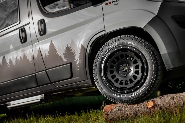 Loder 255/55 R18 Twin Monotube AT1 Felge in terra für Jumper 5x130 Komplettrad