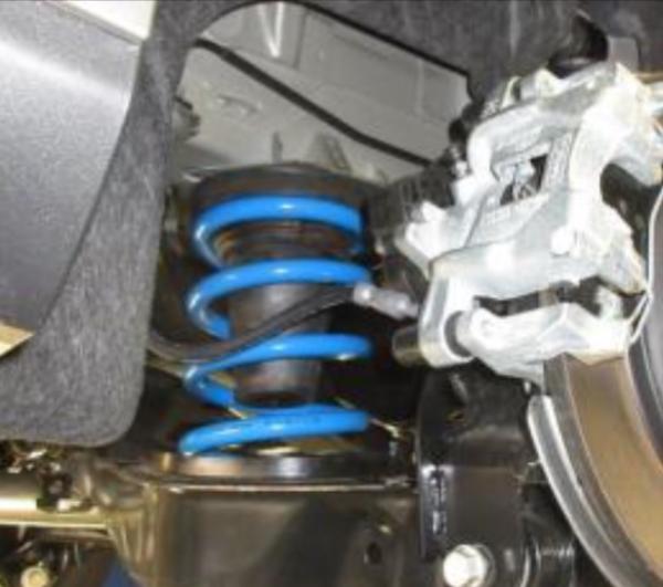 Für Ford Focus IV Turnier DEH MAD Höherlegungsfedern Hinterachse HV-063918