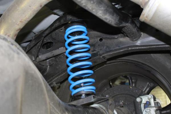 für SsangYong Grand Musso MAD Zusatzfedern Höherlegungsfedern Verstärkung HA HV-234190